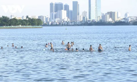 Dự báo thời tiết: Hà Nội tiếp tục nắng gay gắt, chiều tối mưa giông