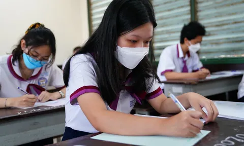 Chấm thi tốt nghiệp THPT: Có những câu văn 'đốn tim' giám khảo