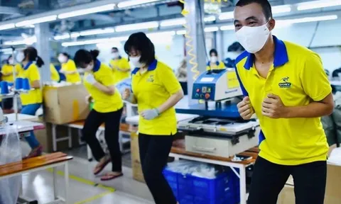 Tăng lương, công nhân đỡ lo "vay nóng", nhịn ăn sáng triền miên