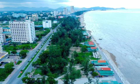 Nghệ An ra  'tối hậu thư' 30 ngày để tháo dỡ các công trình dọc bãi biển Cửa Lò