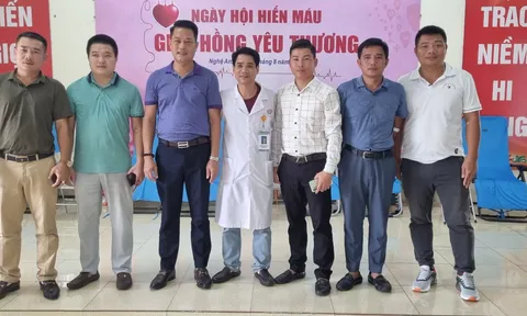 Câu lạc bộ Tennis báo chí Nghệ An hiến máu tình nguyện