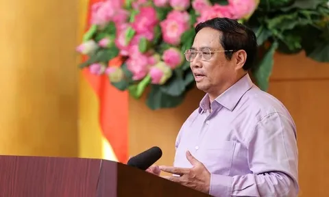 Thủ tướng: Quan tâm đến việc giữ chân người lao động, tái cấu trúc lao động