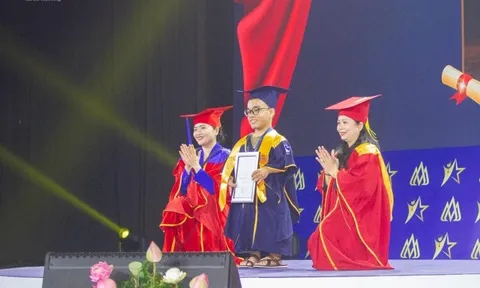 Nghị lực phi thường của chàng thủ khoa 'hạt tiêu'