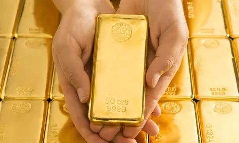 Giá vàng hôm nay 16/8: Vàng thế giới giảm sâu do áp lực tăng lãi suất