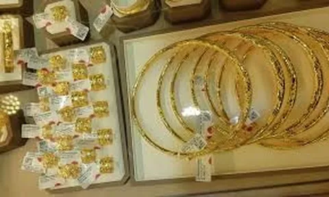 Giá vàng hôm nay 19/8: Vàng thế giới giảm mạnh, trong nước ít biến động