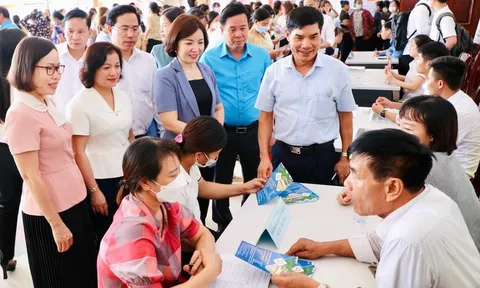‘‘Ngày hội việc làm’’ ở Ninh Bình kết nối hàng trăm lao động với doanh nghiệp
