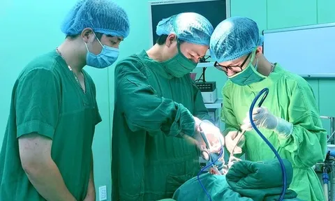 Giám đốc bệnh viện công tới trường đại học chiêu mộ bác sĩ