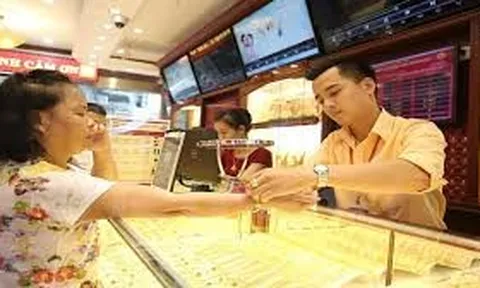 Giá vàng hôm nay 24/8: USD tăng chóng mặt, vàng tiếp tục quay đầu đi xuống