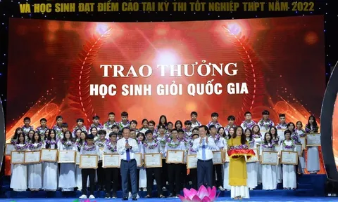 Nghệ An: Tuyên dương 140 học sinh đoạt giải quốc tế, quốc gia và đạt điểm cao Kỳ thi tốt nghiệp THPT 2022