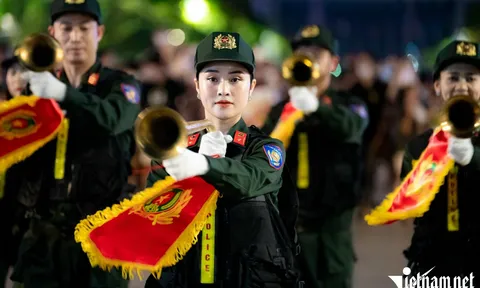 Quân nhạc diễu hành ở trung tâm TP.HCM mừng Quốc khánh