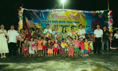 Nghệ An: CLB Tennis báo chí mang trung thu về cho trẻ em nghèo miền núi