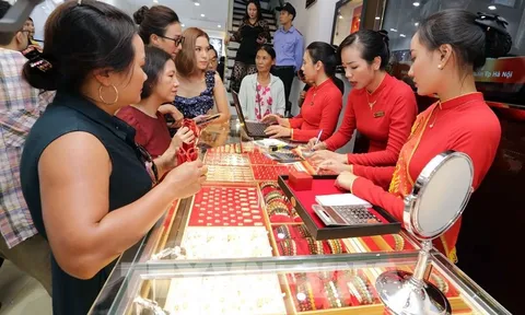 Giá vàng hôm nay 30/8: Vàng trong nước giảm nhẹ