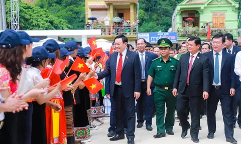 Chủ tịch Quốc hội Vương Đình Huệ dự lễ khánh thành Trường THPT Kỳ Sơn - Nghệ An