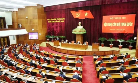Bộ Chính trị: Khuyến khích cán bộ bị kỷ luật mà uy tín giảm sút tự nguyện từ chức
