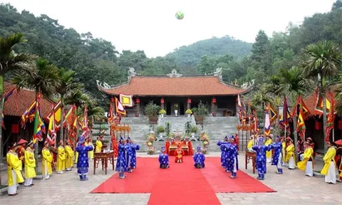 Dâng hương tưởng niệm 580 năm Ngày mất Nguyễn Trãi