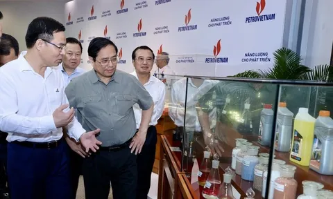 Thủ tướng Phạm Minh Chính làm việc với Tập đoàn Dầu khí Quốc gia Việt Nam