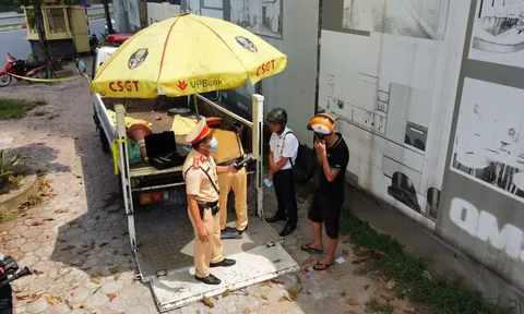 Hà Nội: CSGT thông báo vi phạm nồng độ cồn “khủng” lái xe tuyên bố bỏ xe máy