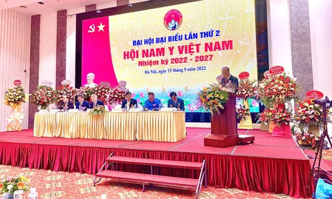 Đại hội đại biểu lần thứ II của Hội Nam y Việt Nam với sự tham dự của hàng nghìn hội viên trên cả nước.