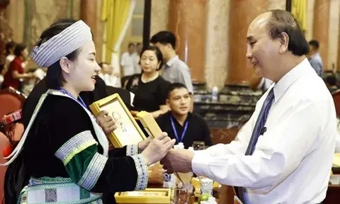 Chủ tịch nước gặp mặt đại biểu tiêu biểu đồng bào dân tộc thiểu số tỉnh Cao Bằng