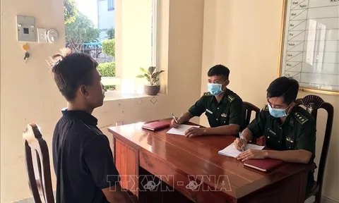 Tiếp nhận 9 người nước ngoài trôi dạt trên biển Phú Quốc được ngư dân cứu vớt