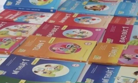 Bộ GD&ĐT: Sẽ tinh giản tối đa kênh chữ và hình để giảm giá SGK