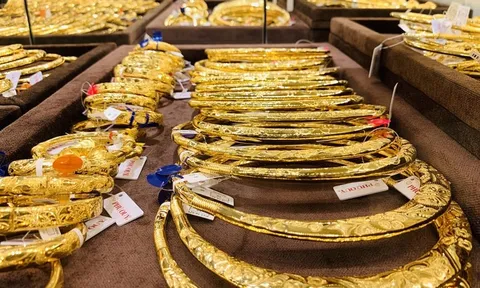 Giá vàng hôm nay (7/10): Vàng trong nước giảm mạnh