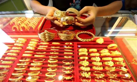 Giá vàng hôm nay 8/10: Giá vàng biến động trái chiều với mức tăng và giảm lớn nhất là 200.000 đồng/ lượng