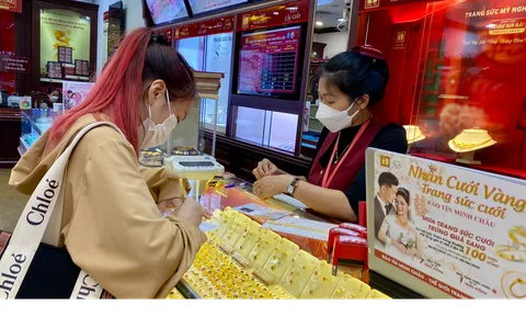 Giá vàng hôm nay (10/10): Vàng trong nước đứng yên
