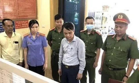 Bắt Chủ tịch UBND thị trấn Ba Sao và đồng phạm