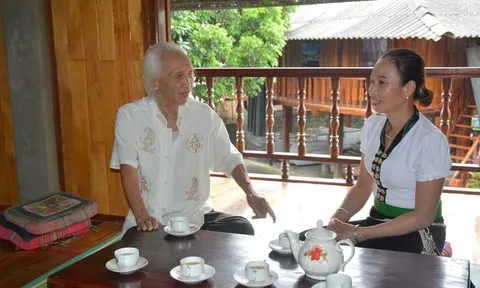 Trọn đời tâm huyết với điệu xòe, chữ Thái