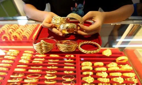 Giá vàng hôm nay 24/10: Vàng trong nước đứng yên
