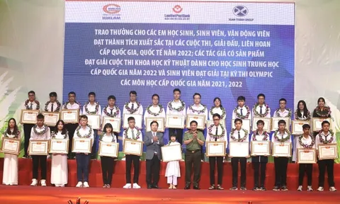Ninh Bình khen thưởng 298 học sinh, sinh viên xuất sắc năm 2022