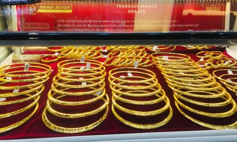 Giá vàng hôm nay 1/11: Vàng trong nước giảm xuống quanh ngưỡng 67 triệu đồng/lượng