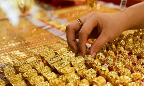 Giá vàng hôm nay 10/11: Vàng trong nước bật tăng mạnh