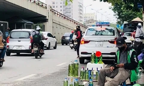 Hà Nội quyết liệt ngăn chặn việc bán xăng dầu bằng chai, lọ tự phát