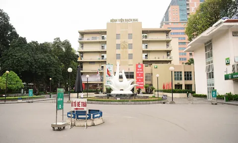 Đãi ngộ không xứng đáng, hàng trăm cán bộ giỏi của Bệnh viện Bạch Mai thôi việc