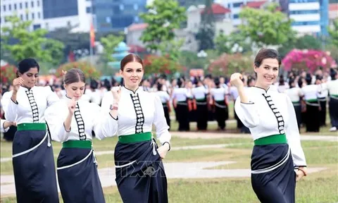 Các thí sinh Hoa hậu Du lịch thế giới trải nghiệm nghệ thuật xòe Thái