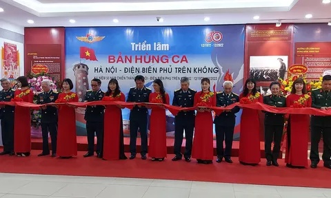 Khai mạc Triển lãm “Bản hùng ca Hà Nội - Điện Biên Phủ trên không”