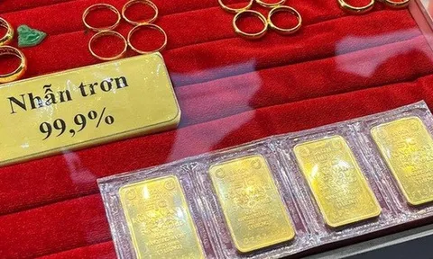 Giá vàng hôm nay 28 /12: Vàng trong nước giảm mạnh