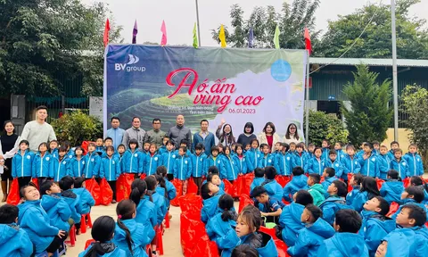 Vietschool mang chút hơi ấm về với trường tiểu học Chiềng Sơ - Điện Biên