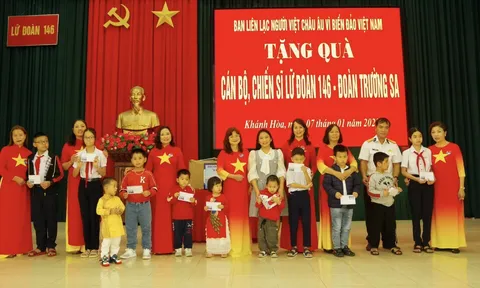  Lữ đoàn 146. Tiếp nhận quà tặng cho cán bộ, chiến sĩ