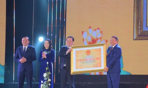 Nghệ An: Đón nhận Bằng xếp hạng Di tích Quốc gia đặc biệt Đền thờ Vua Mai Hắc Đế