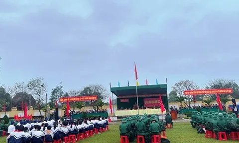 Tân binh Hà Tĩnh lên đường làm nghĩa vụ với Tổ quốc