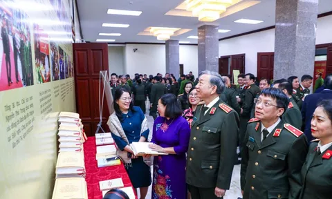 Tổng Bí thư Nguyễn Phú Trọng dường như sinh ra để làm công tác xây dựng Đảng