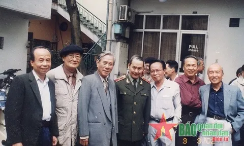 Người giáo sư điệp viên
