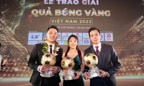 Tiền đạo Văn Quyết, Huỳnh Như giành Quả bóng vàng Việt Nam 2022