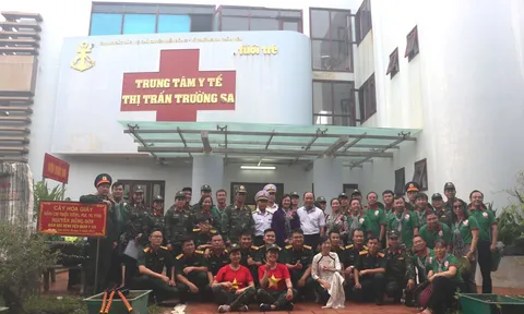Những thầy thuốc 'áo xanh’ trên đảo - Bài cuối: Đưa Trường Sa gần hơn với đất liền