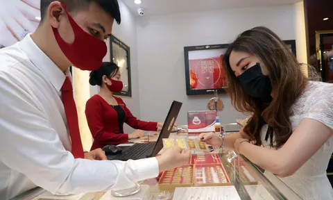Giá vàng (5/3): Vàng trong nước đứng yên