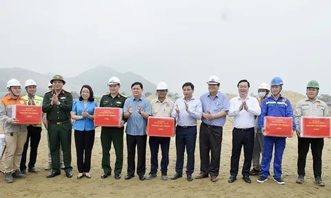 Bộ trưởng Bộ Giao thông vận tải kiểm tra, chỉ đạo hiện trường dự án đầu tư xây dựng đường bộ cao tốc Bắc – Nam phía Đông
