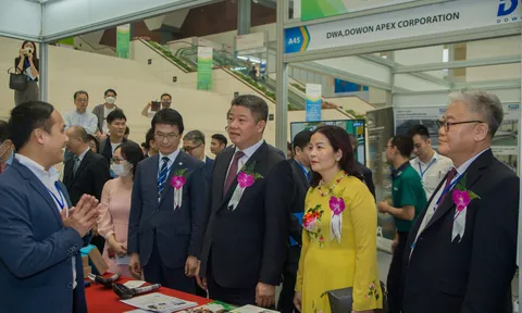 “Chuyển dịch năng lượng - Môi trường bền vững”